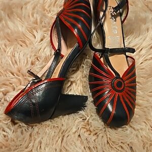 Kumfs heels T-strap 36 fit like 7.5 or 8 US women's